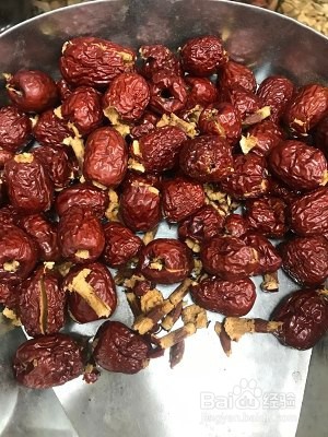 养颜杏仁阿胶枣的做法