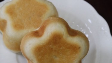 蓝莓果酱小餐包的做法