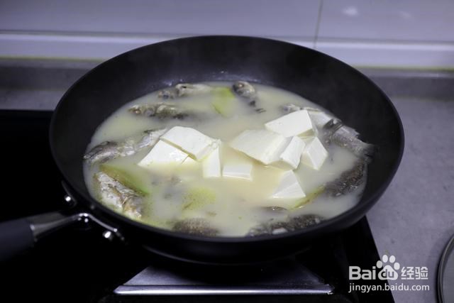 鲜美可口鲫鱼豆腐汤