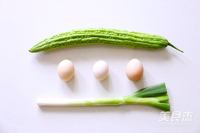 苦瓜摊鸡蛋的做法