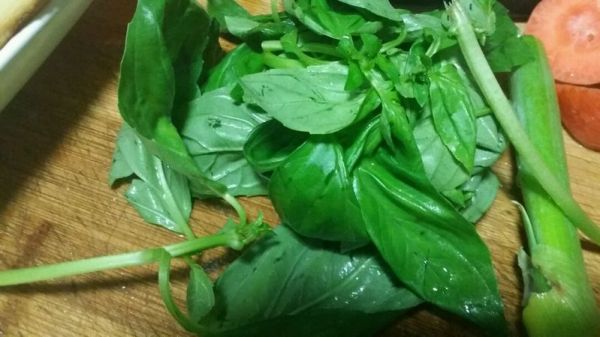 罗勒叶香辣炒鱼豆腐