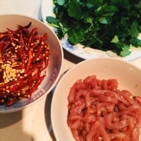 香辣肉丝怎么做。