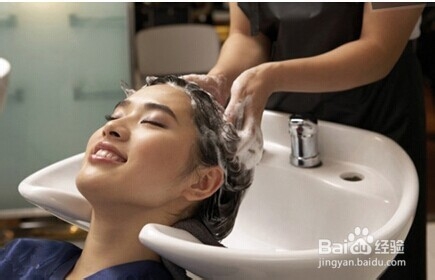 怎样护理干枯分叉的头发