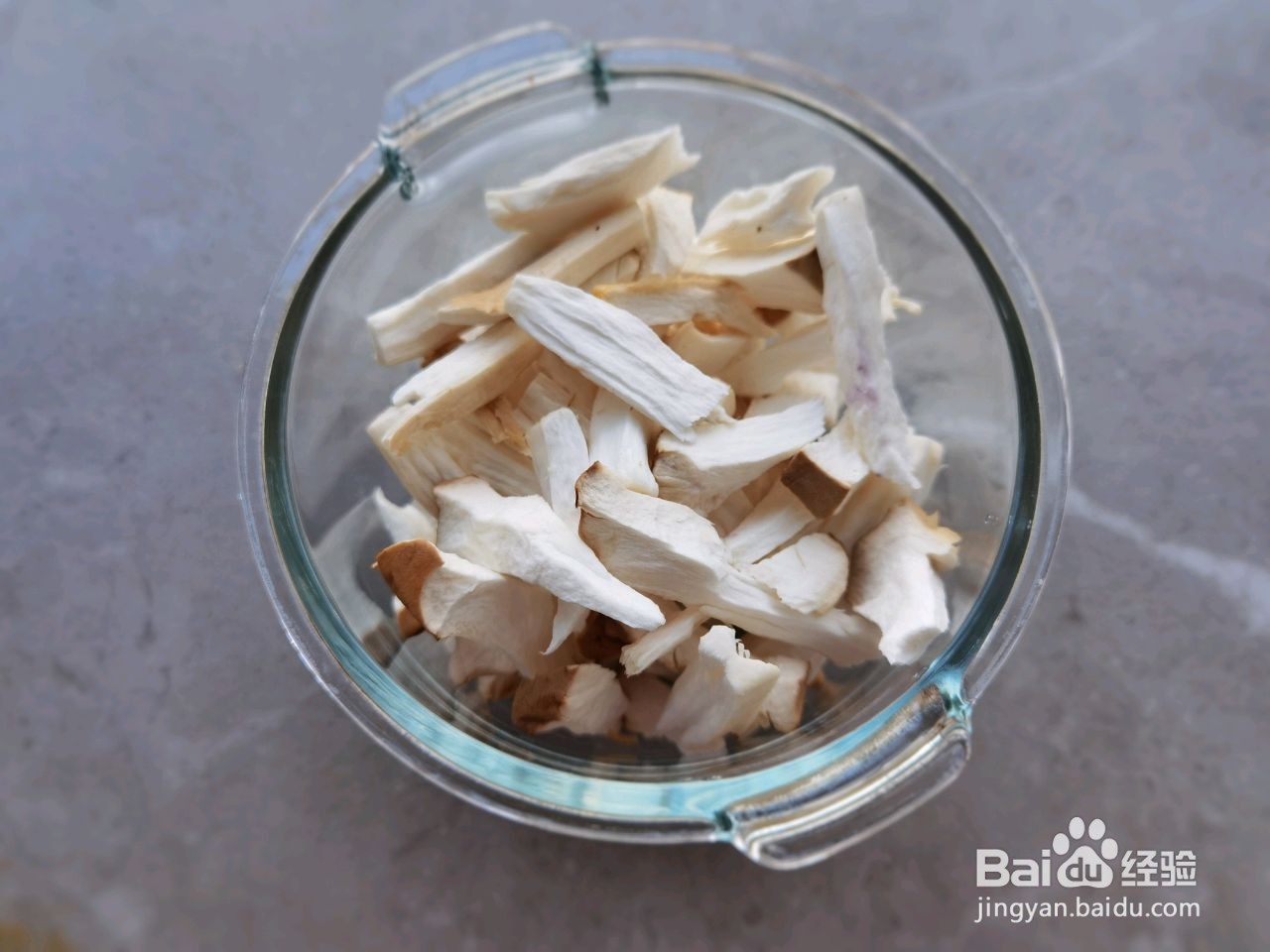 杏鲍菇拌洋葱的做法