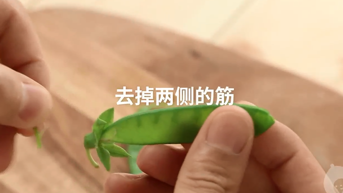 8个月宝宝辅食推荐：如何做荷兰豆鸡肉粥？