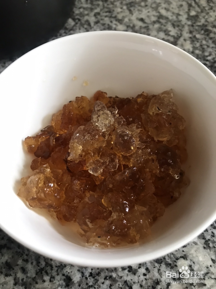 吃不胖的桃胶雪梨银耳牛奶羹