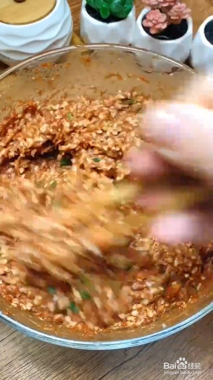 如何制作软糯鲜香的炸丸子