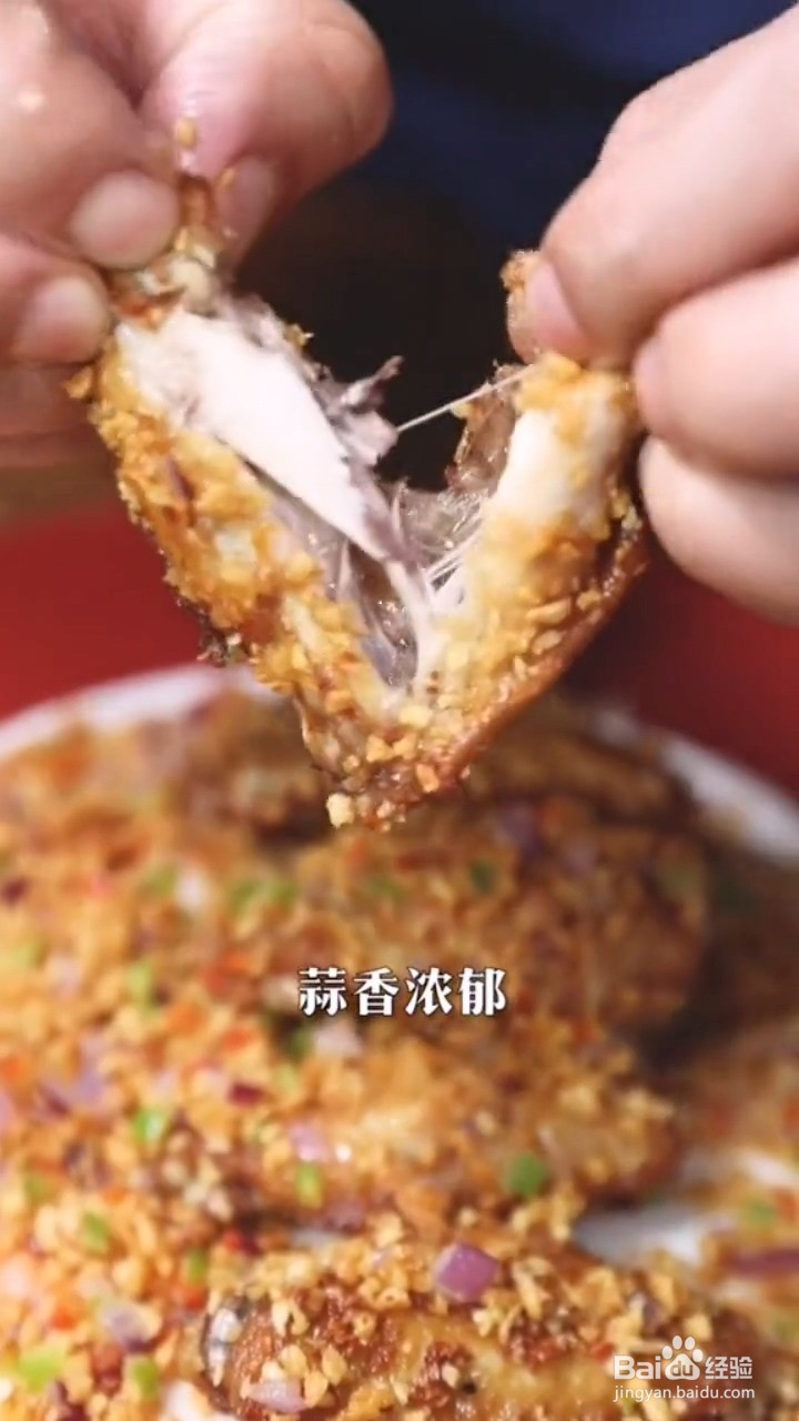 如何制作肉多汁的蒜香鸡翅