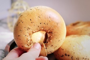 红茶牛奶贝果的做法