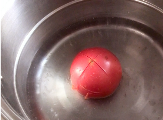 疙瘩汤中加入面粉的水是热水还是冷水