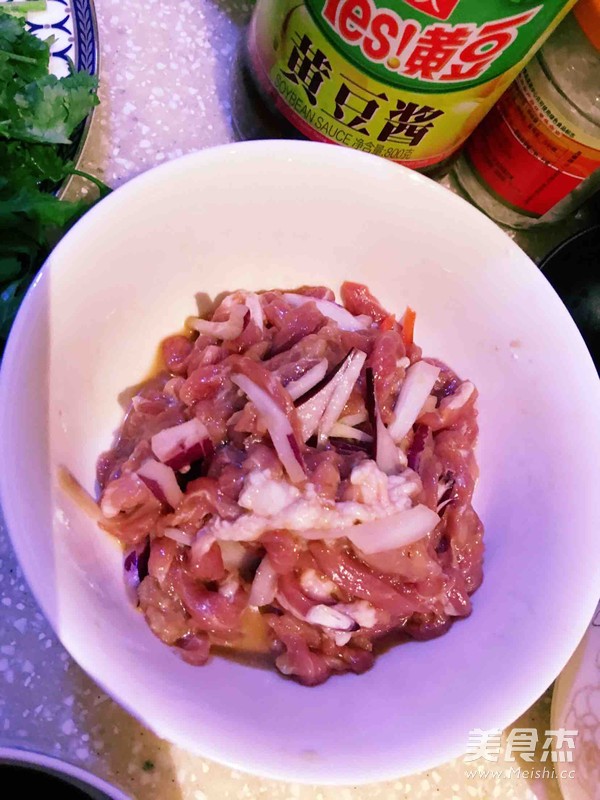 香菜爆肉丝的做法