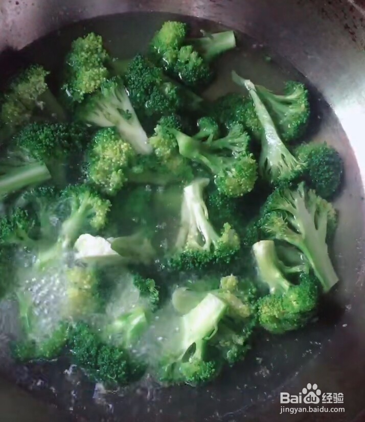 在家做西兰花炒虾仁