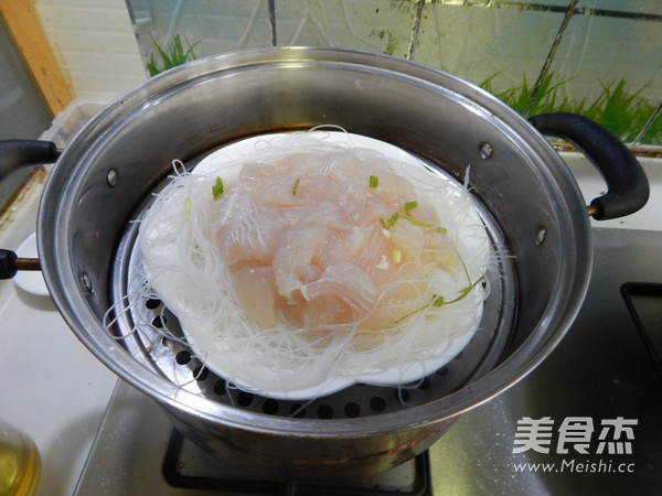 鱼片蒸粉丝的做法