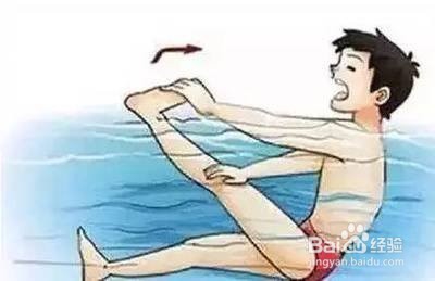 在水中解脱抽筋的方法