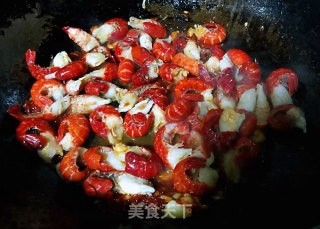 家庭版蒜蓉辣椒酱炒龙虾尾