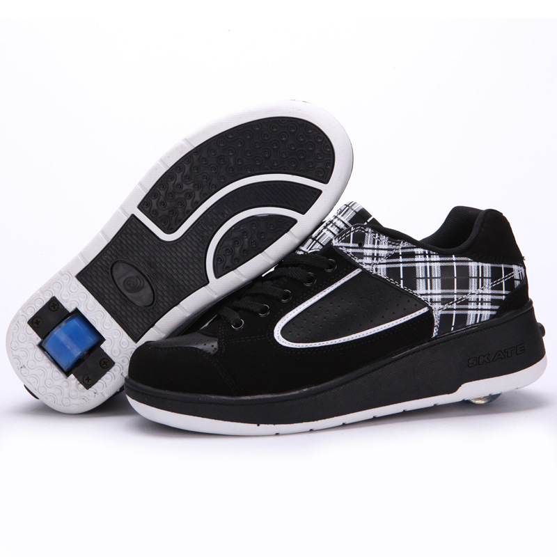 像运动鞋但底下有轮子的鞋叫什么