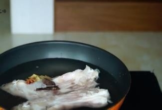 家常酱猪蹄的做法