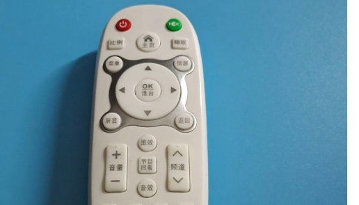 数字电视遥控器上蓝色待机和红按键待机的区别