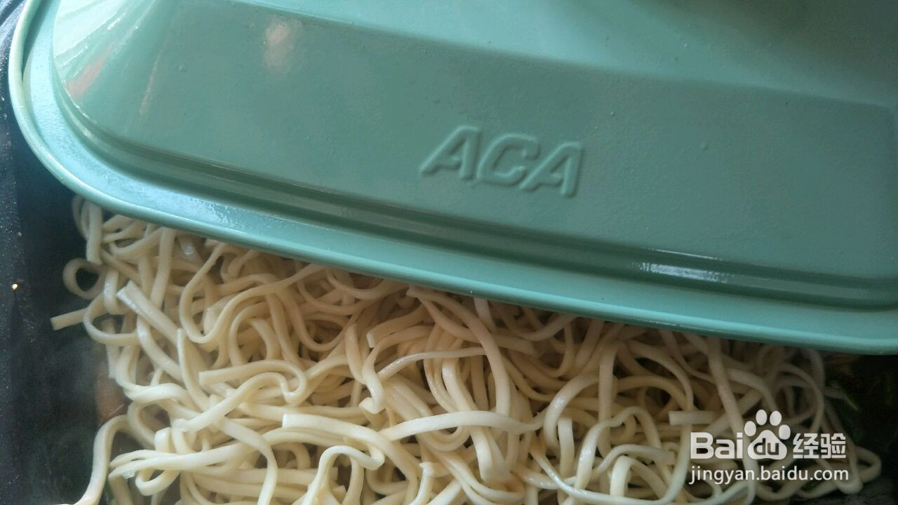 蒜苔焖面的做法