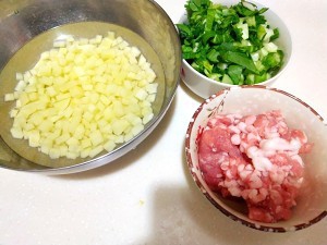 土豆肉丁盖浇饭的做法