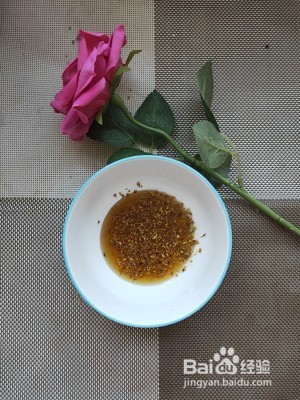 蜂蜜桂花炖牛奶的做法