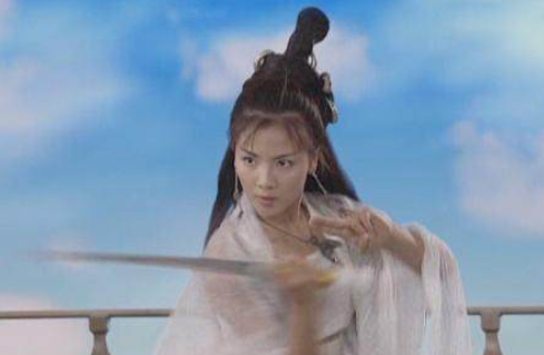 白娘子用什么兵器是琴吗