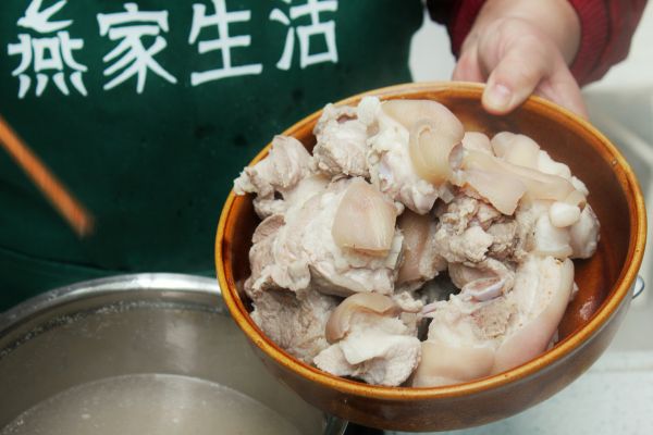 不可辜负的秘制烧猪手