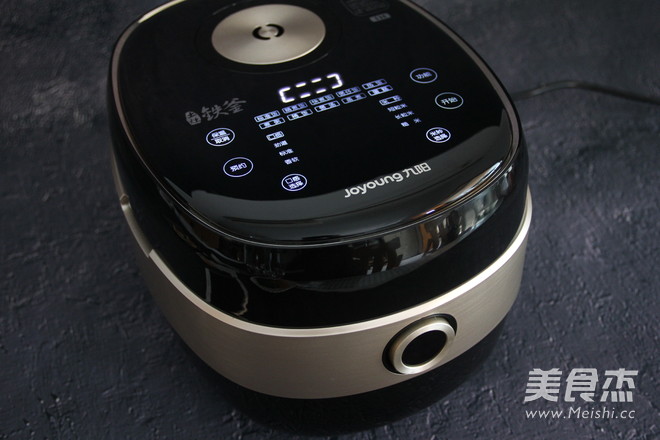 老鸭煲铁釜烧饭就是香