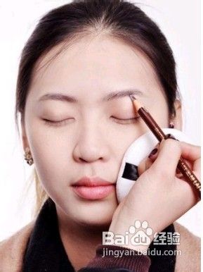 白领丽人如何化淡妆最得体