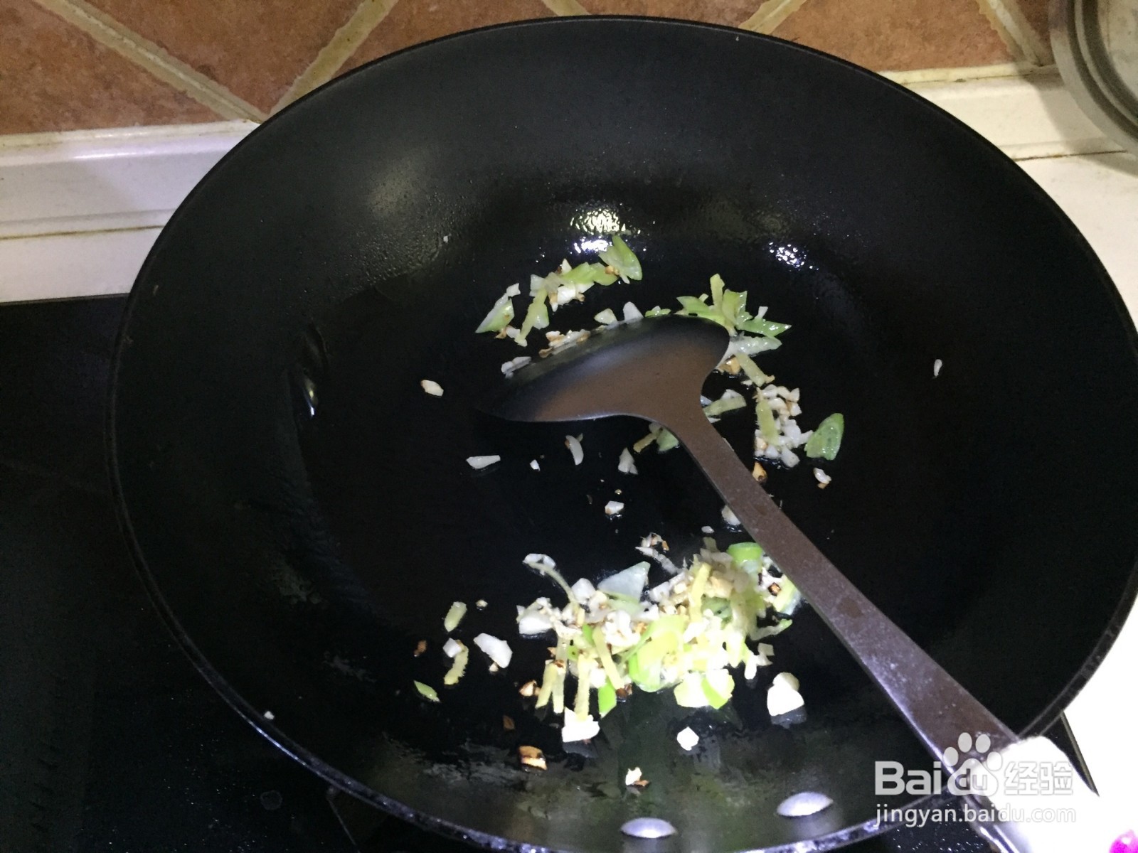 尖椒溜肥肠的做法