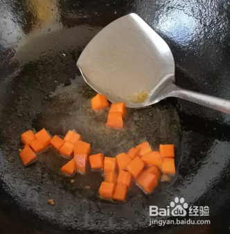 秋葵炒肉丁的家常做法是怎么样的呢？