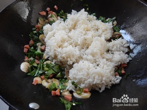 美味炒饭简易做：青菜蘑菇炒饭
