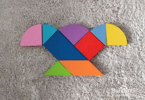 用九巧板拼图玩具怎样拼一只花篮?