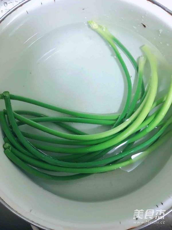 蒜苔炒素鸡的做法