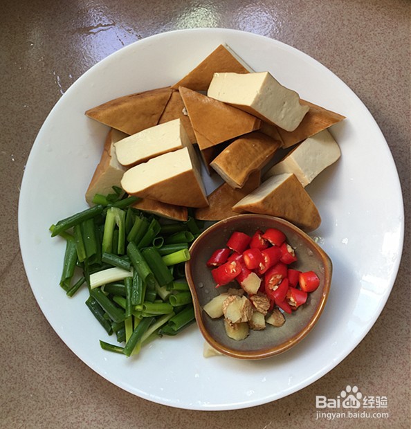 熏豆干焖烧鸡块的做法