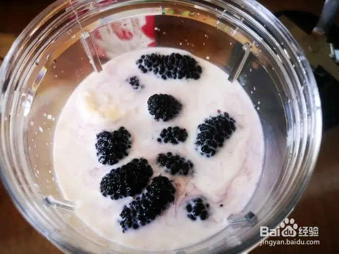 香蕉桑葚牛奶汁