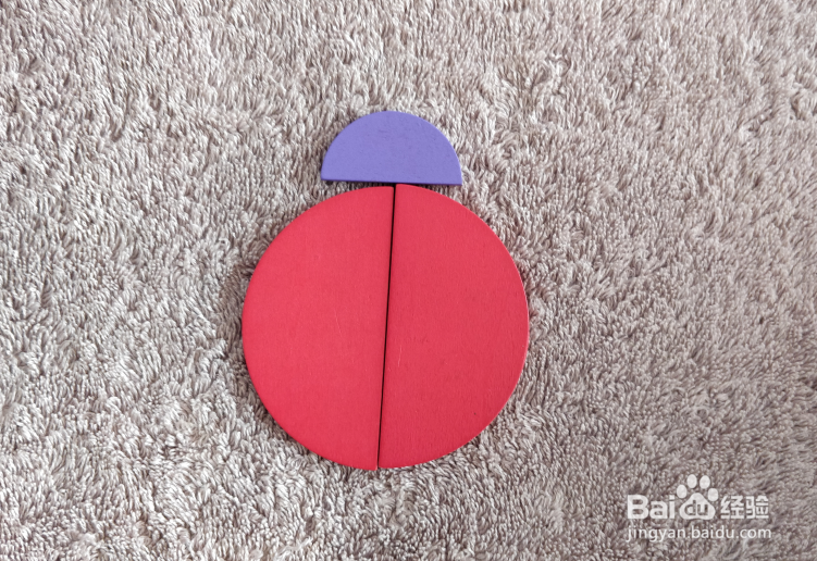 用蒙氏积木怎样拼一只小瓢虫呢?