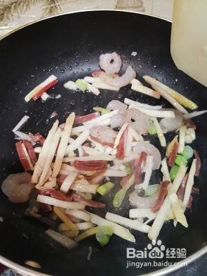 怎么做美味可口的火腿虾仁豆苗