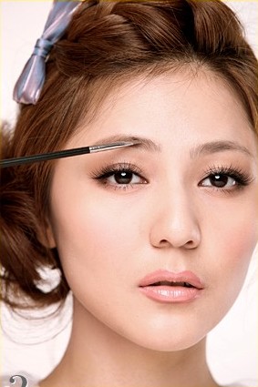 轻柔眉妆的基本技法