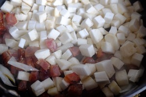 腊肠荷兰豆炒杏鲍菇怎么做好吃？详细教程