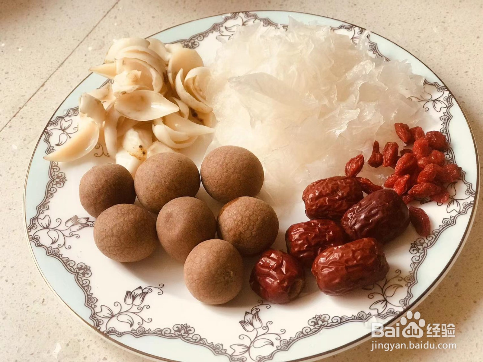 怎样制作银耳百合红枣桂圆汤