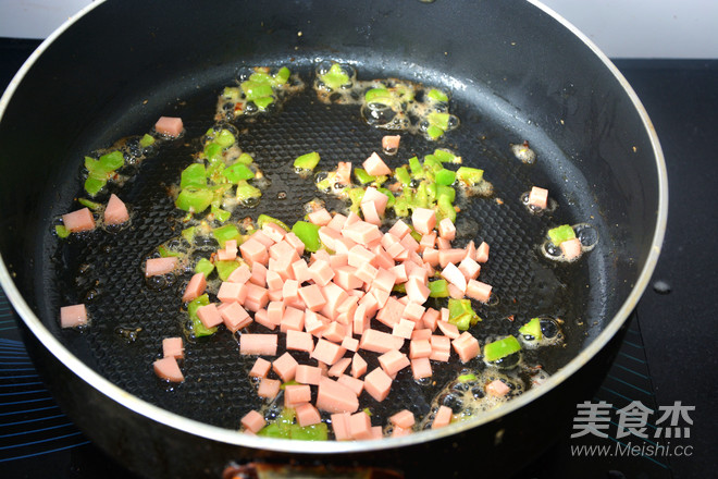 色香味俱全的扬州炒饭
