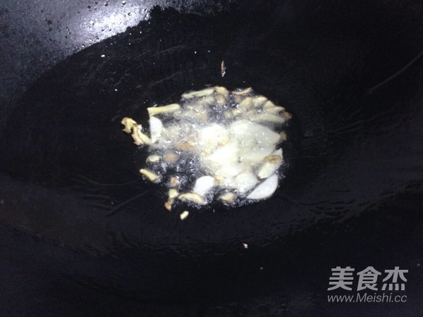 芹菜炒牛肉的做法