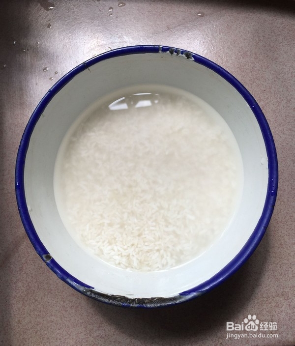 五彩腊肠饭的制作方法