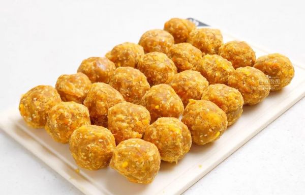 金沙咸蛋黄肉松月饼