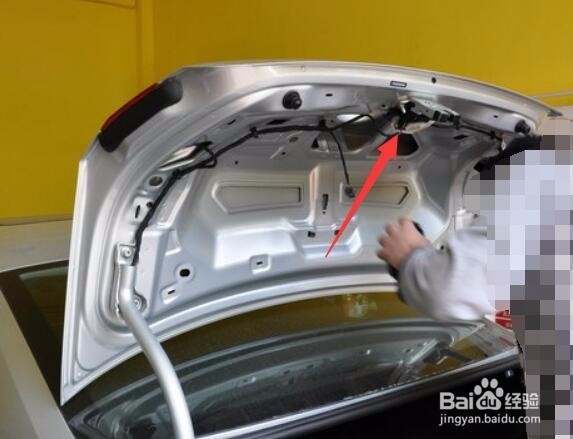 迈腾车后视摄像头如何安装