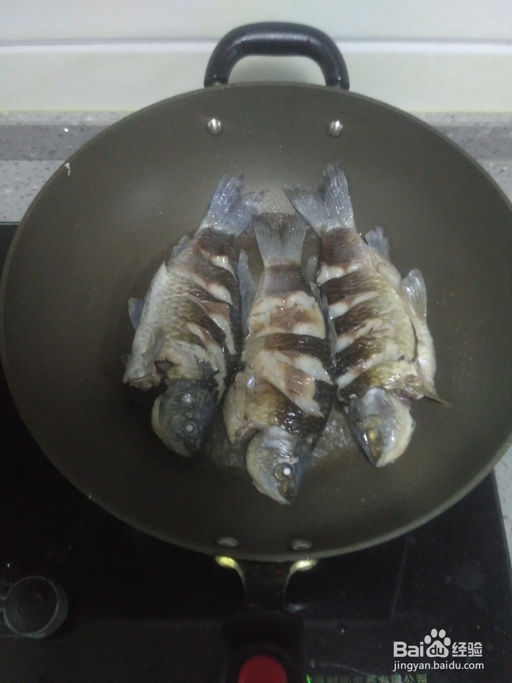 油煎鲫鱼（全鱼）的做法