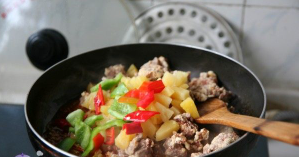 菠萝咕老肉的做法