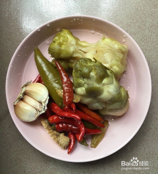 泡菜儿烧草鱼的做法