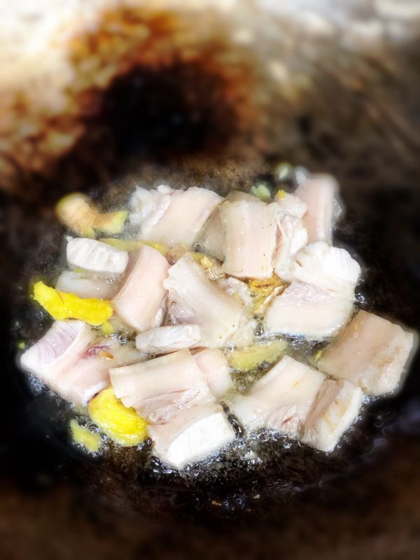 鲜墨鱼烧排骨和墨鱼干烧肉